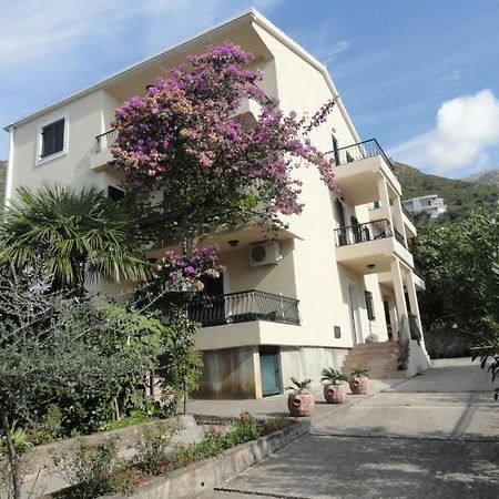 Apartments & Rooms M Petrovac Екстер'єр фото