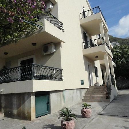 Apartments & Rooms M Petrovac Екстер'єр фото