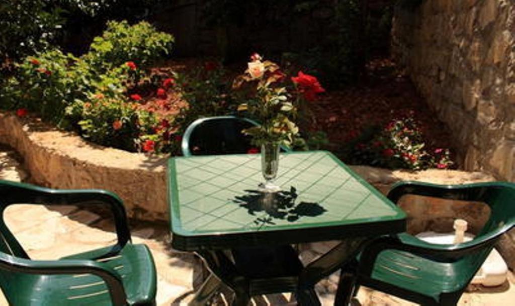 Apartments & Rooms M Petrovac Екстер'єр фото