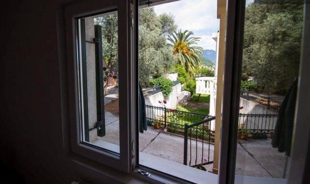 Apartments & Rooms M Petrovac Екстер'єр фото
