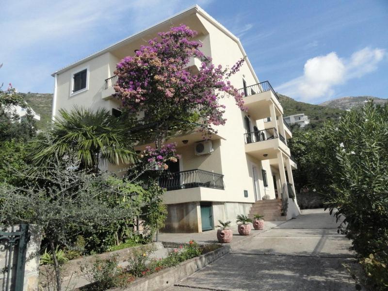 Apartments & Rooms M Petrovac Екстер'єр фото