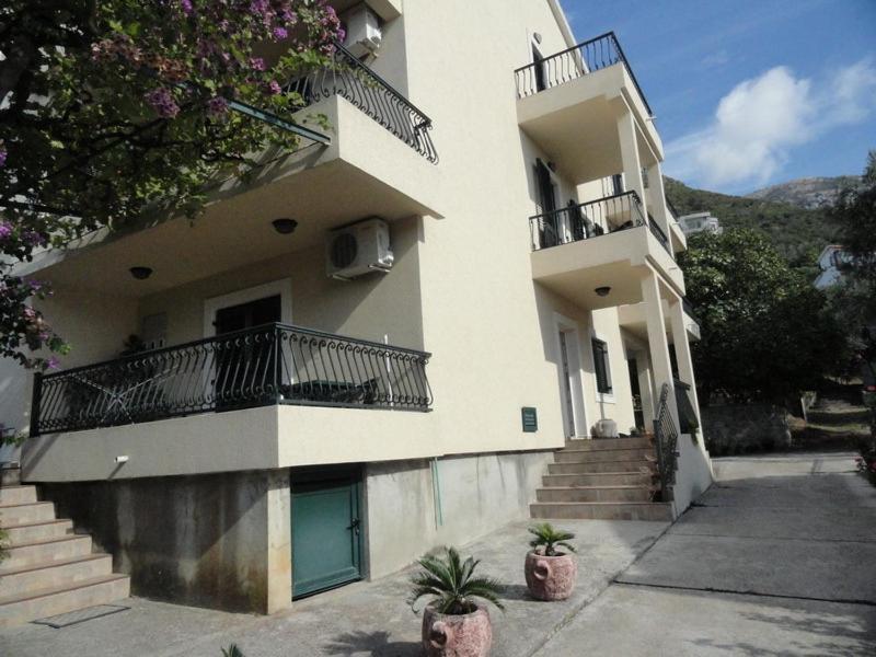 Apartments & Rooms M Petrovac Екстер'єр фото